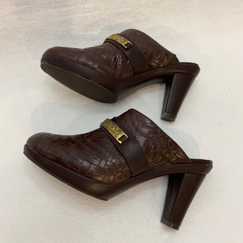 EUC - NEW YORK TRANSIT BRAND BROWN W/GOLD ACCENTED MULE CLOGS